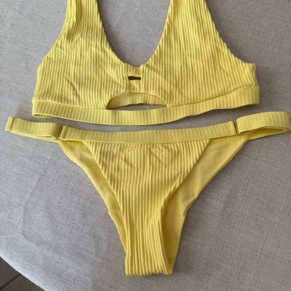 Beach Bunny Yellow Ribbed 2 Piece Bikini Set High Neck Cut Out - Picture 3 of 8